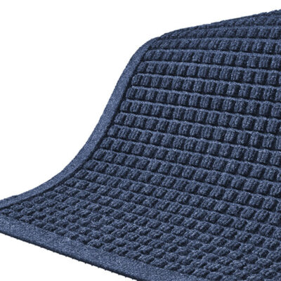 closeup of a waterhg mat with fashion border