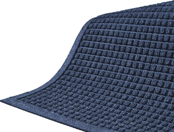 closeup of a waterhg mat with fashion border